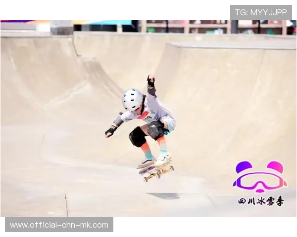 滑板U池比赛惊现“人体螺旋桨”动作