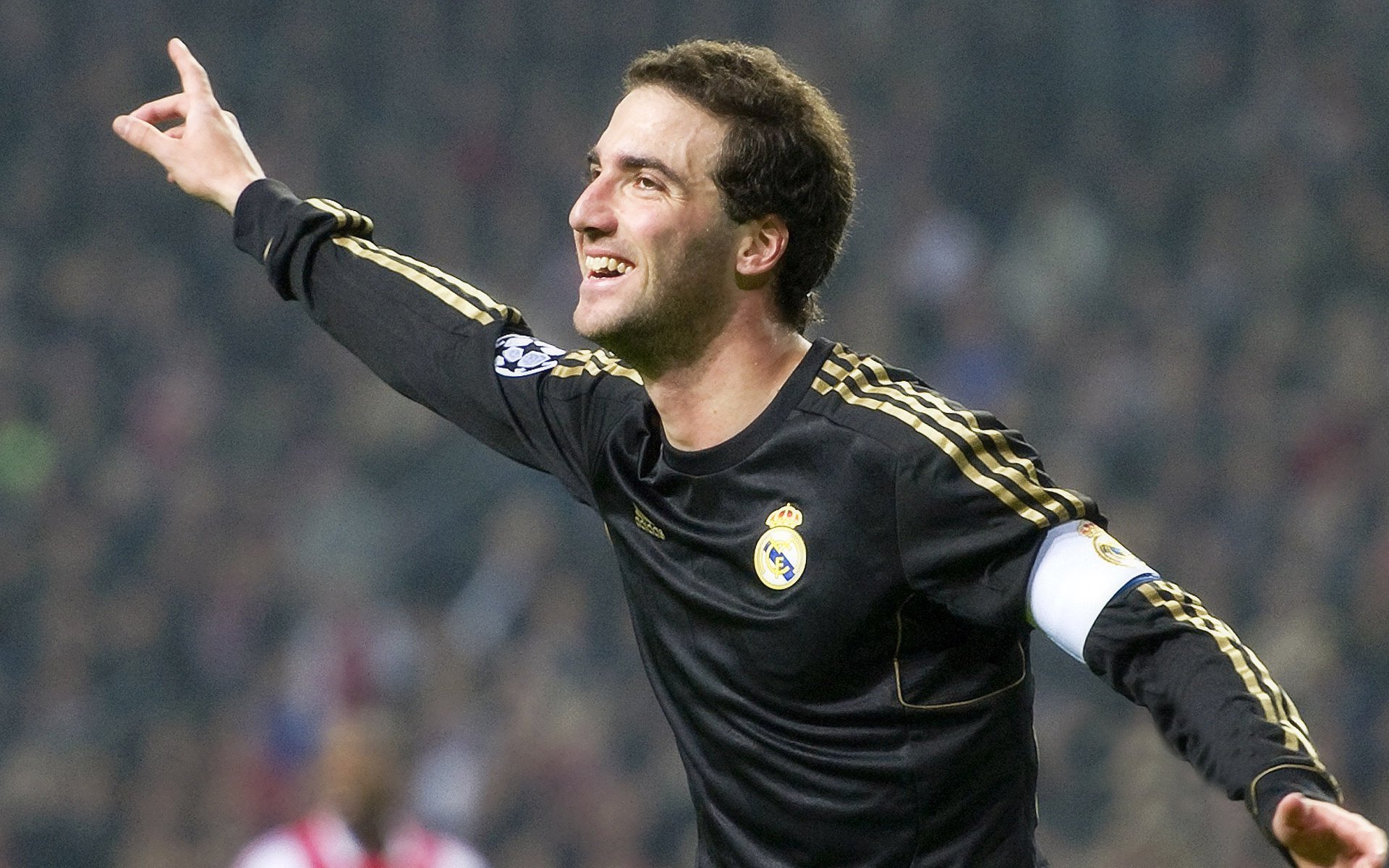 新西兰全黑队再度登顶，橄榄球冠军锦标赛成其传统舞台，新西兰橄榄球队服